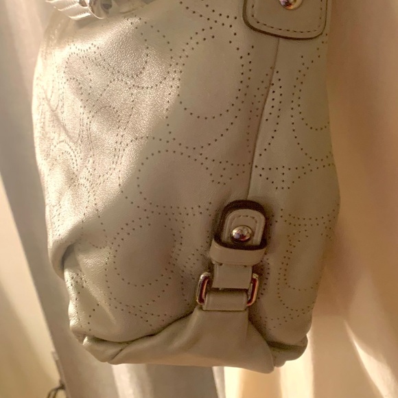 Coach Leather Logo Shoulder Bag in Pearled grey - Picture 9 of 16
